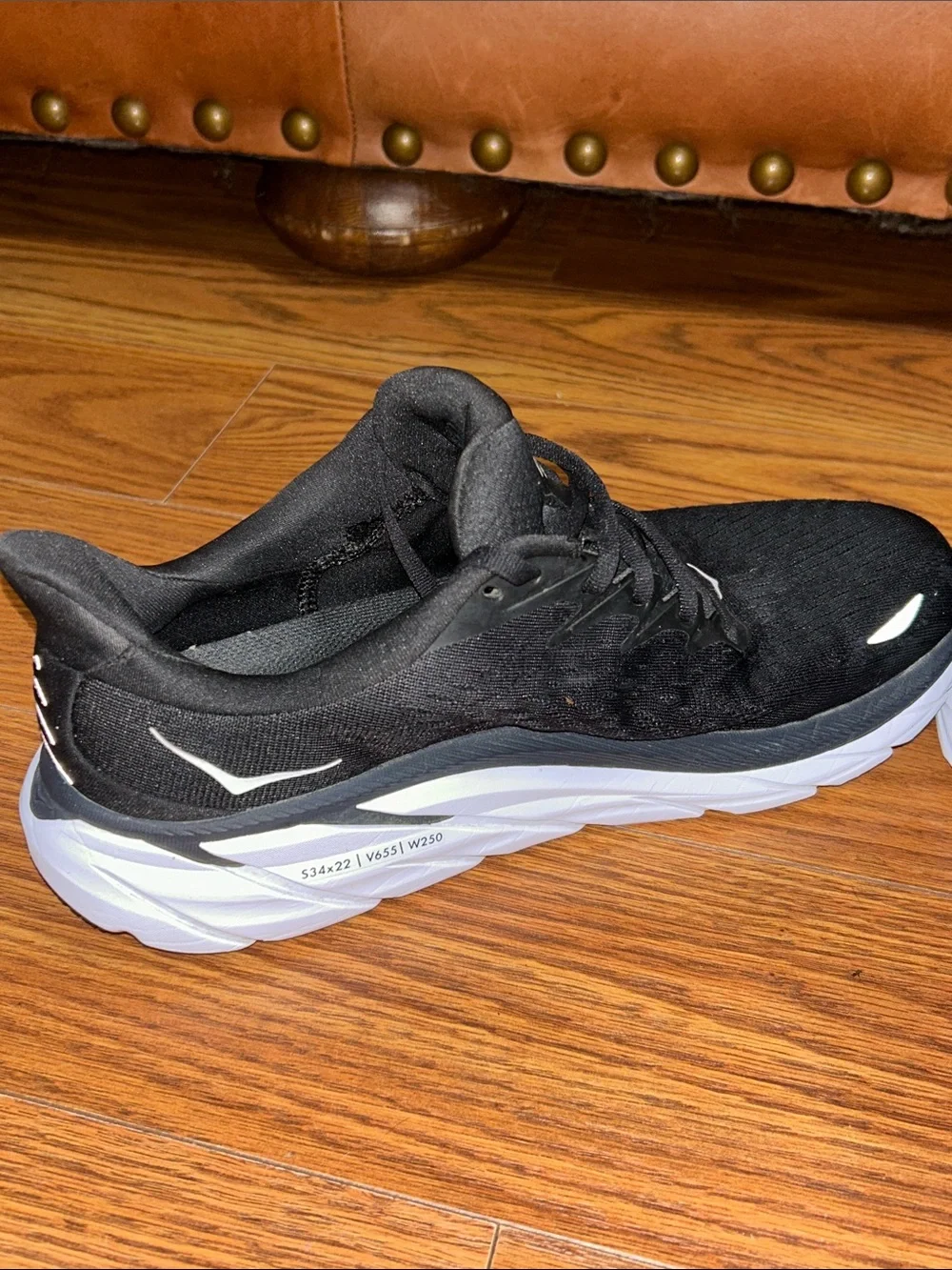 Hoka One One Men’s Clifton 8 Sneaker Size 8.5D Black/White 1119393 BWHT Running